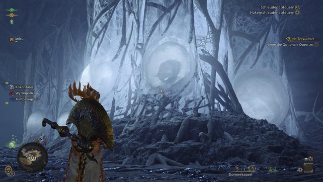Sicht auf weiße Kokons in Monster Hunter Wilds, in denen schlafende Wächter-Saikrii ruhen. Sicht auf weiße Kokons in Monster Hunter Wilds, in denen schlafende Wächter-Saikrii ruhen.