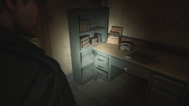 silent-hill-2-remake-schreibtisch-untersuchungsraum-3 silent-hill-2-remake-schreibtisch-untersuchungsraum-3
