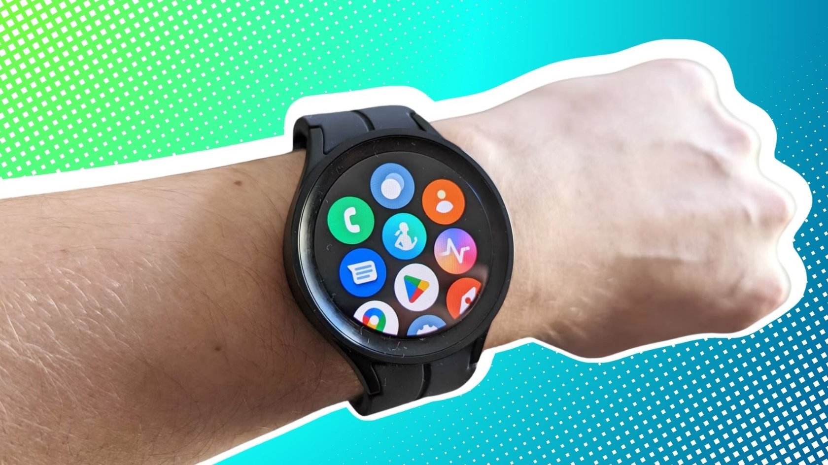 Samsung Galaxy Watch mit offenem Menü an einem linken Handgelenk
