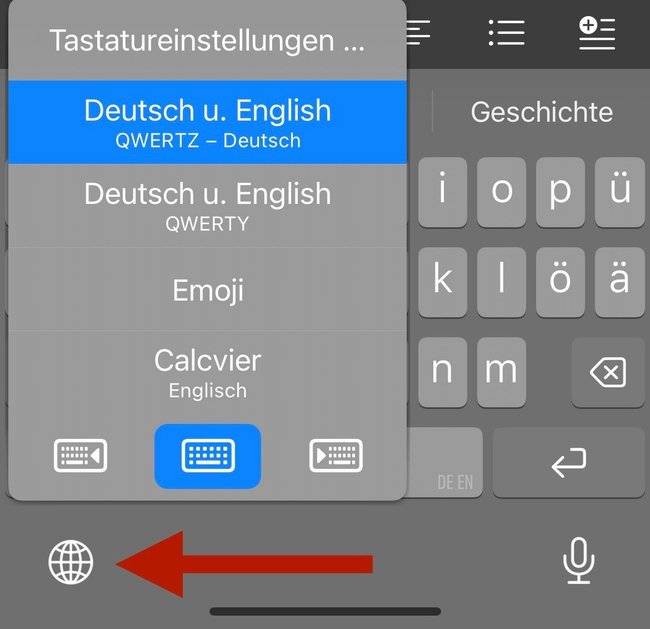 Auf den Globus länger tippen und Tastaturausrichtung ändern.