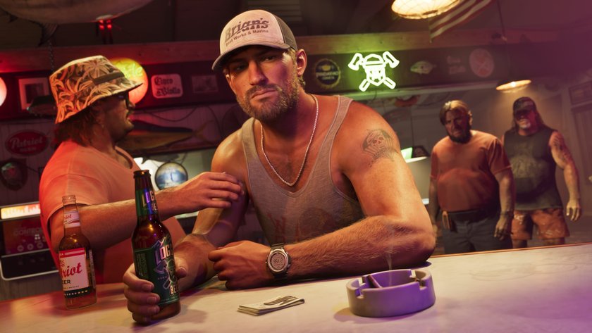 Jason Duval aus GTA 6 in einer Kneipe mit einem Bier in der Hand.