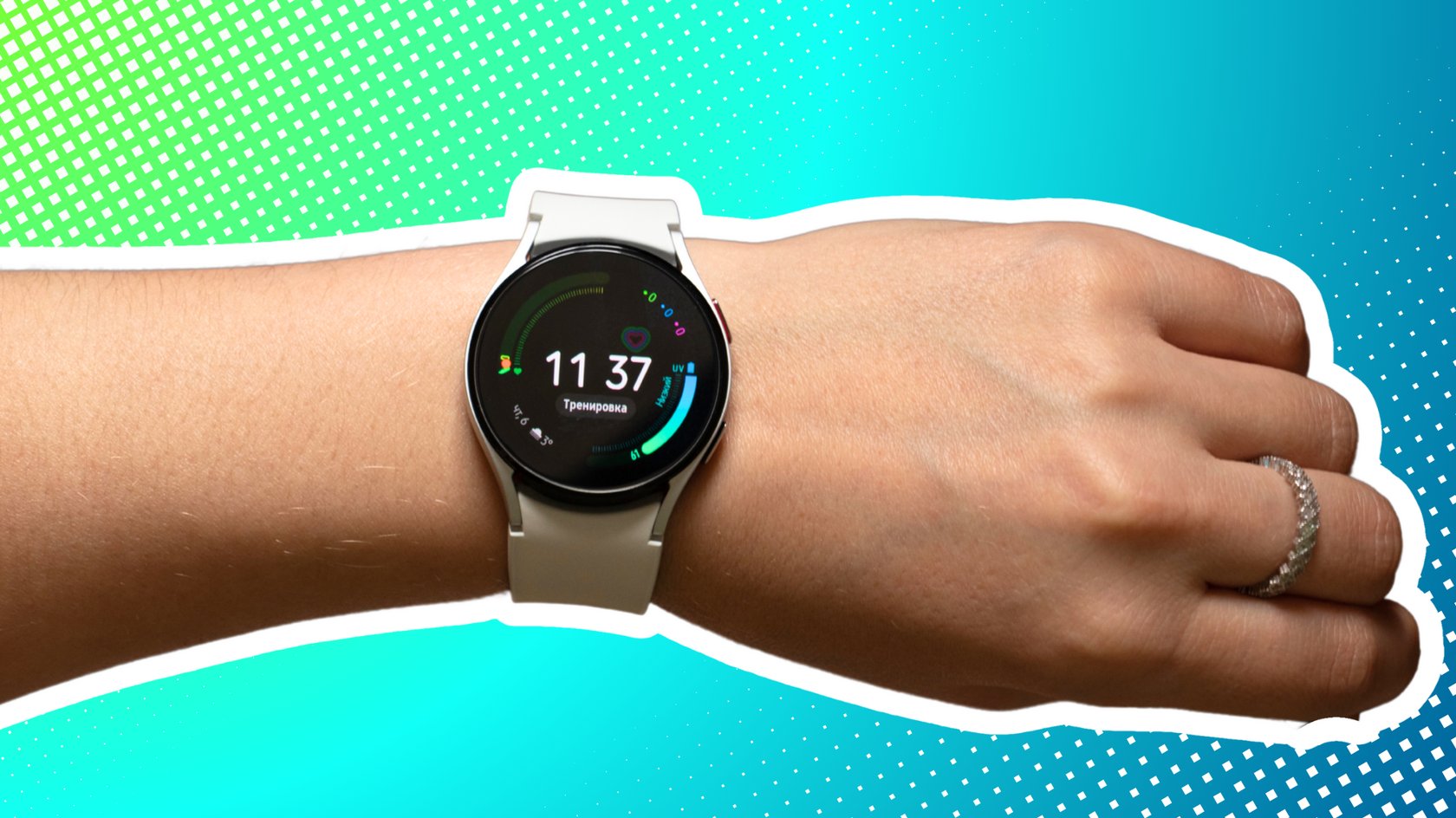 Smartwatch Samsung Galaxy 4. 40 mm am Handgelenk einer Frau.